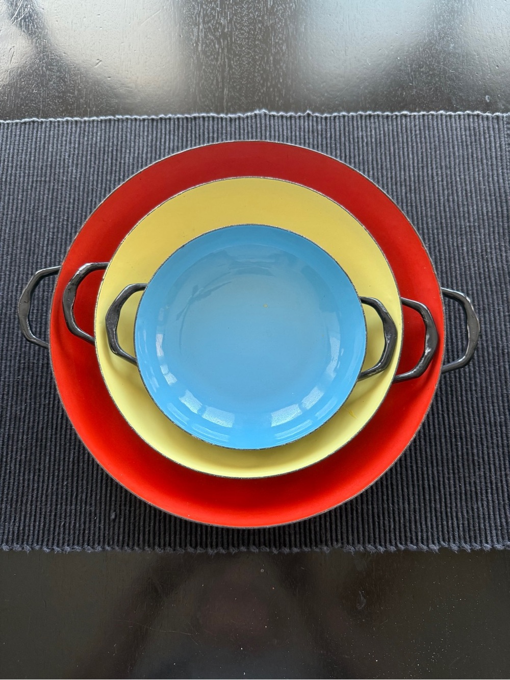 3 Vintage Mid-Century Emo Celje Yugoslavia Enamelware Sizzling Server Pan Set
